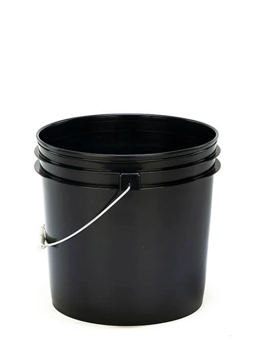 Avage peaga plastämbrid